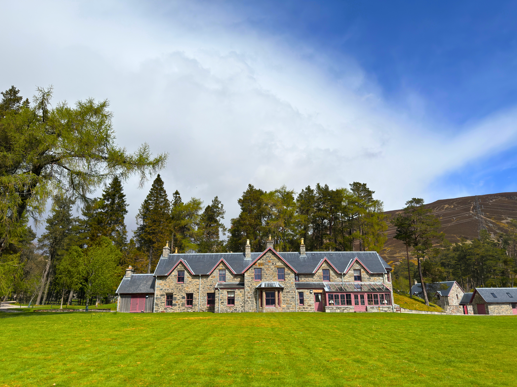A front view of Dalnaspidal Lodge (Ben Alder Cottage).