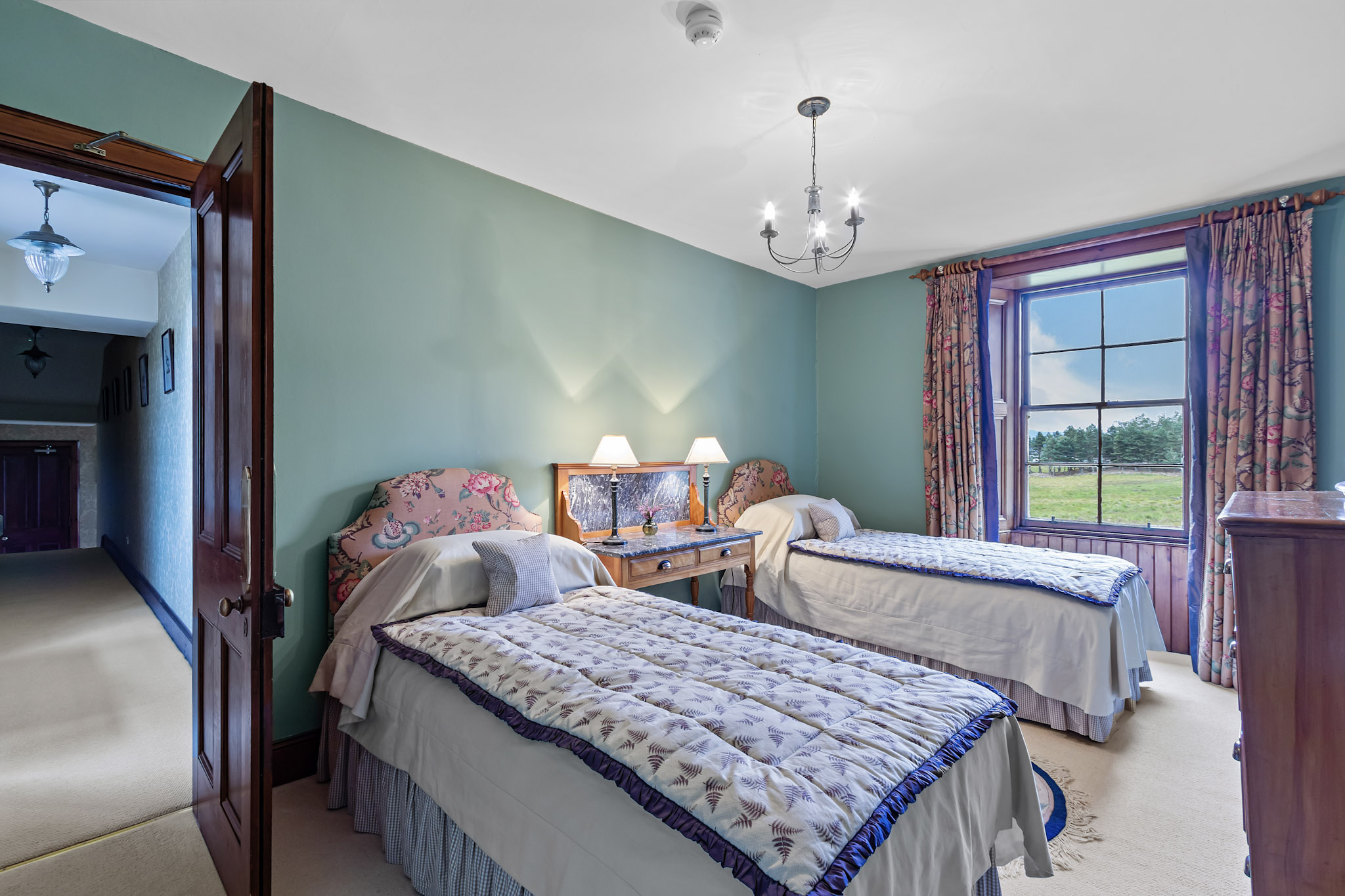 A twin room in Corrievarkie Lodge (Ben Alder Estate).