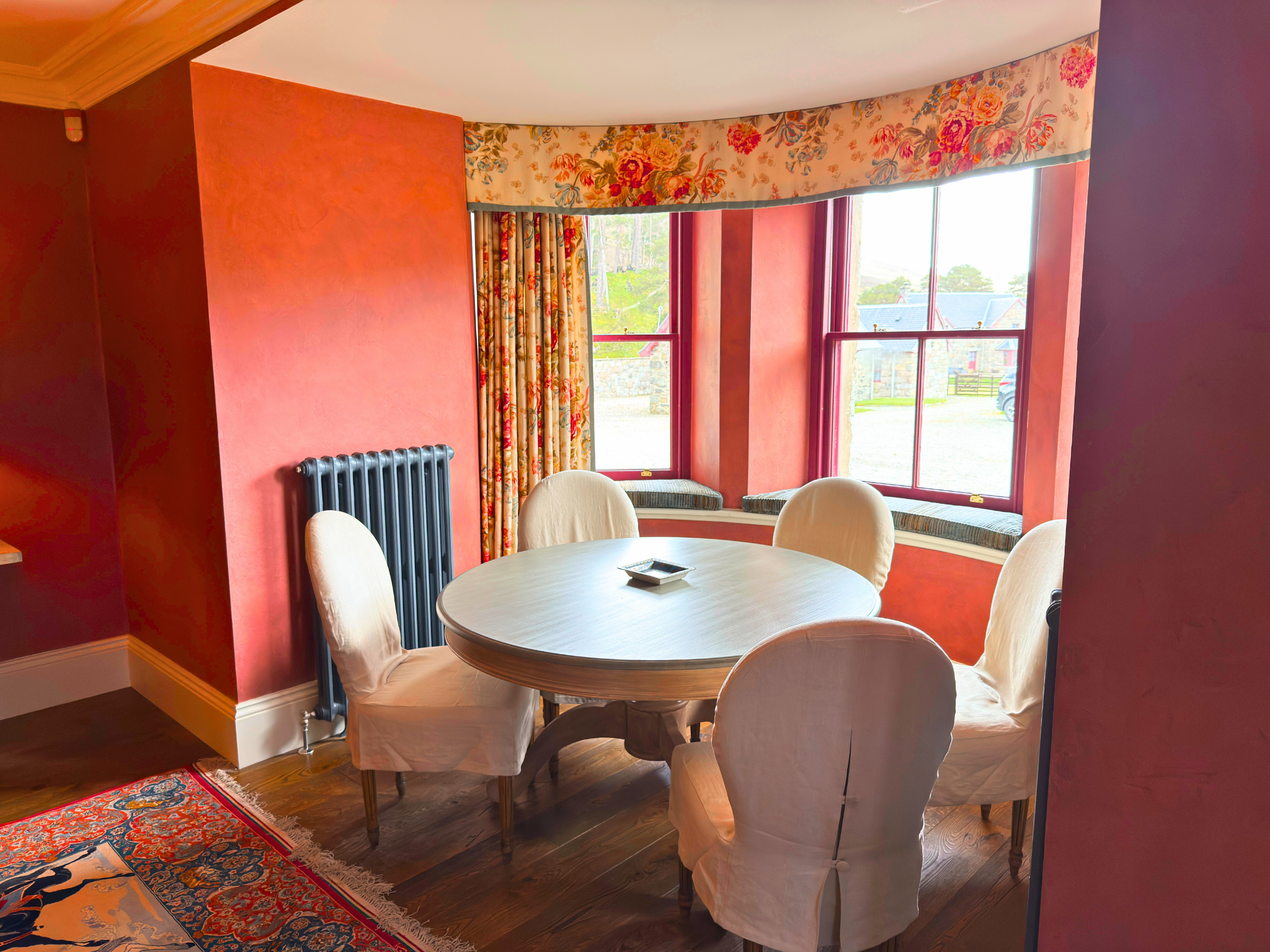 A comfortable lounge table in Dalnaspidal Lodge (Ben Alder Estate).