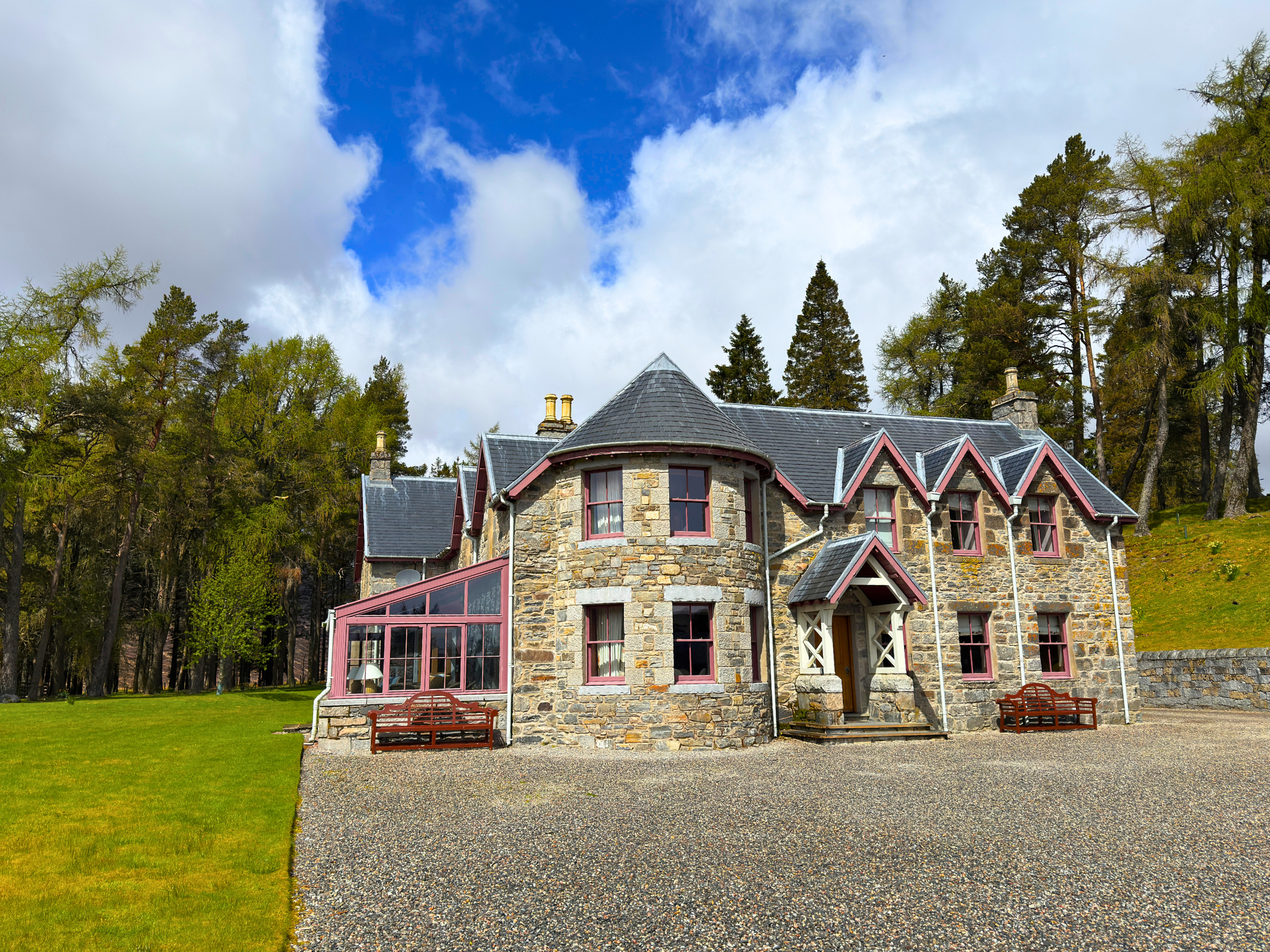 A view of Dalnaspidal Lodge from the gravel driveway (Ben Alder Estate).