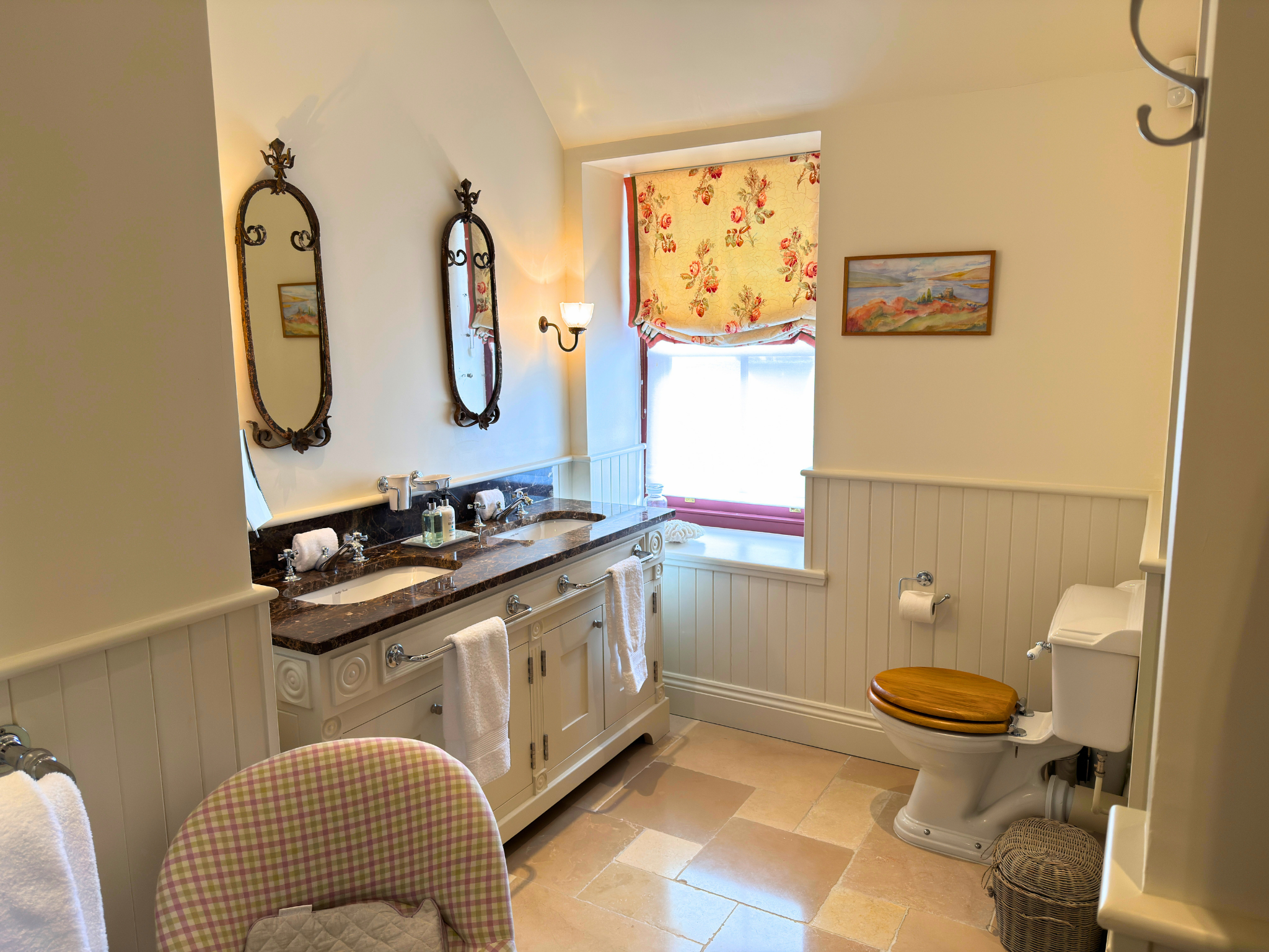 An ensuite bathroom in Dalnaspidal Lodge (Ben Alder Estate).