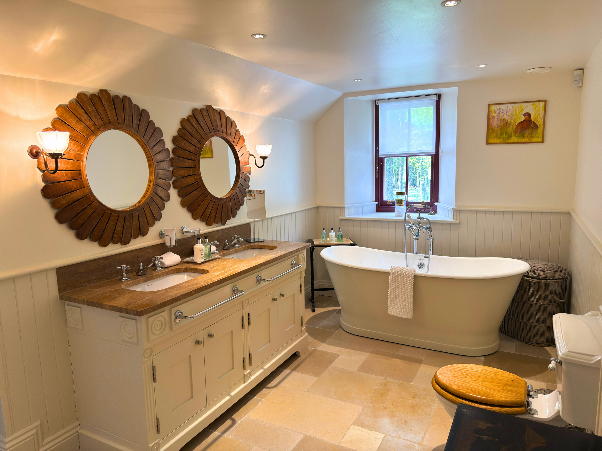 An ensuite bathroom in Dalnaspidal Lodge (Ben Alder Estate).