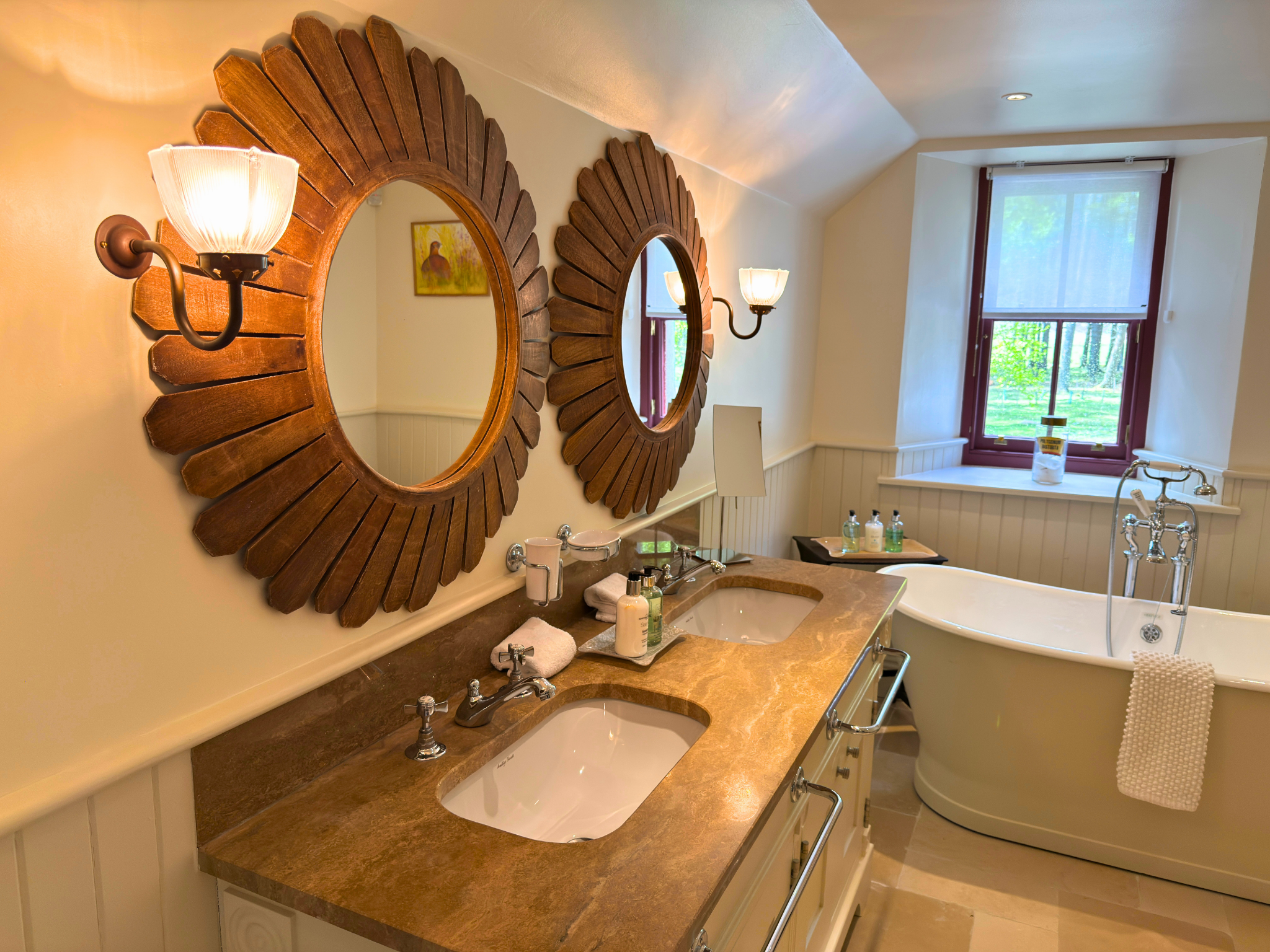 An ensuite bathroom in Dalnaspidal Lodge (Ben Alder Estate).