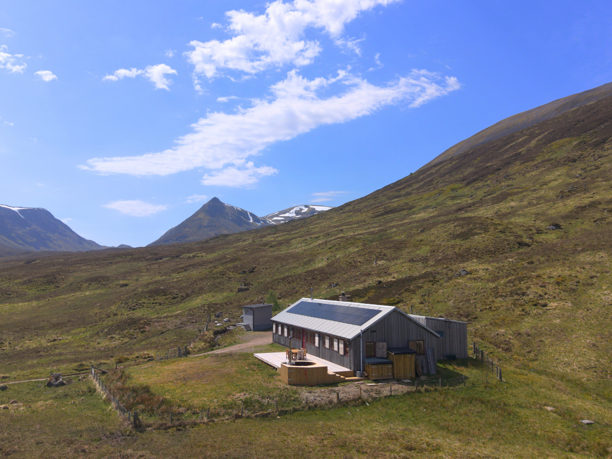 Culra Lodge surrounded by Munros (Ben Alder Estate).
