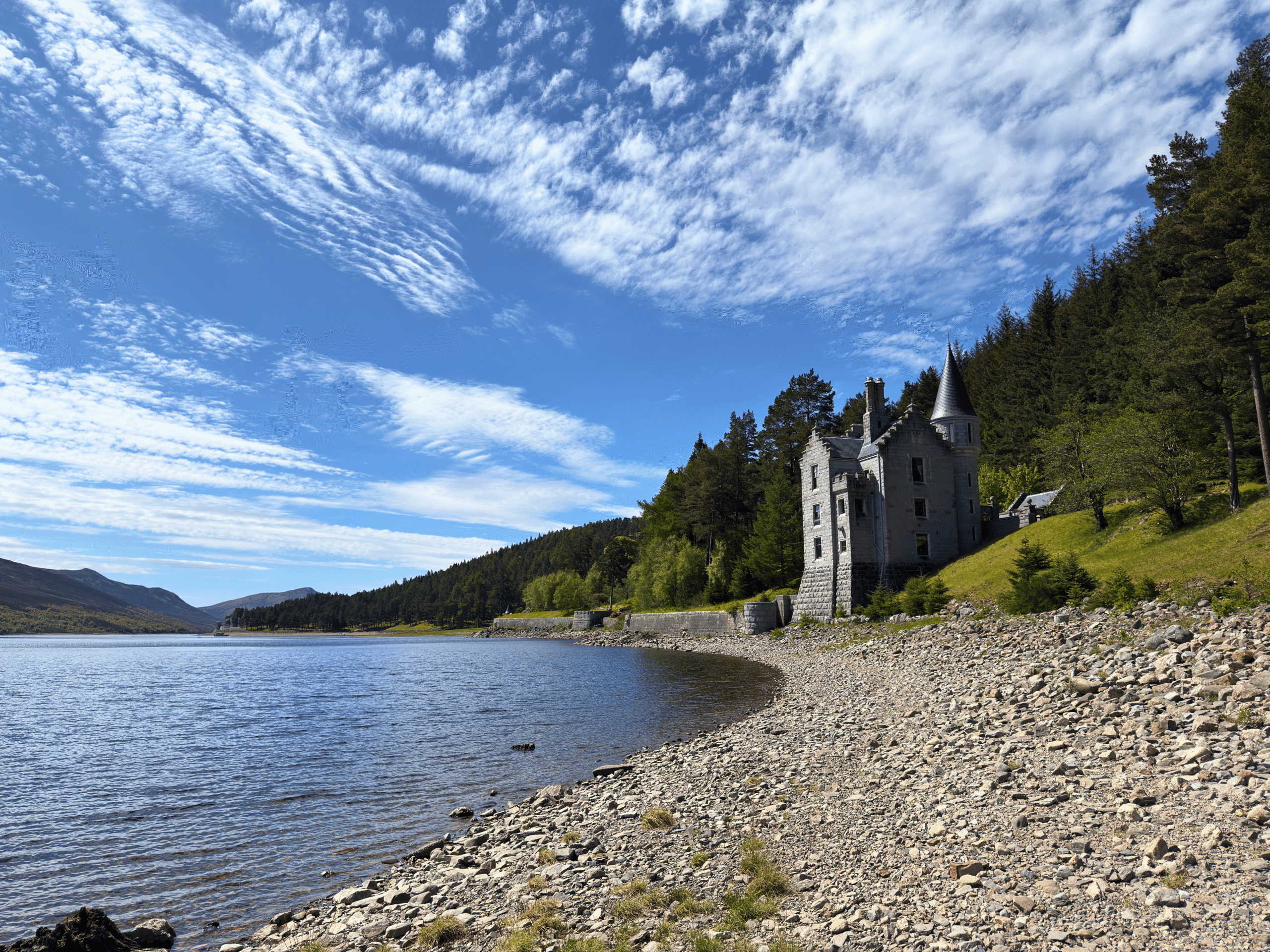 A beautiful view of Gate Lodge (Ben Alder Estate).