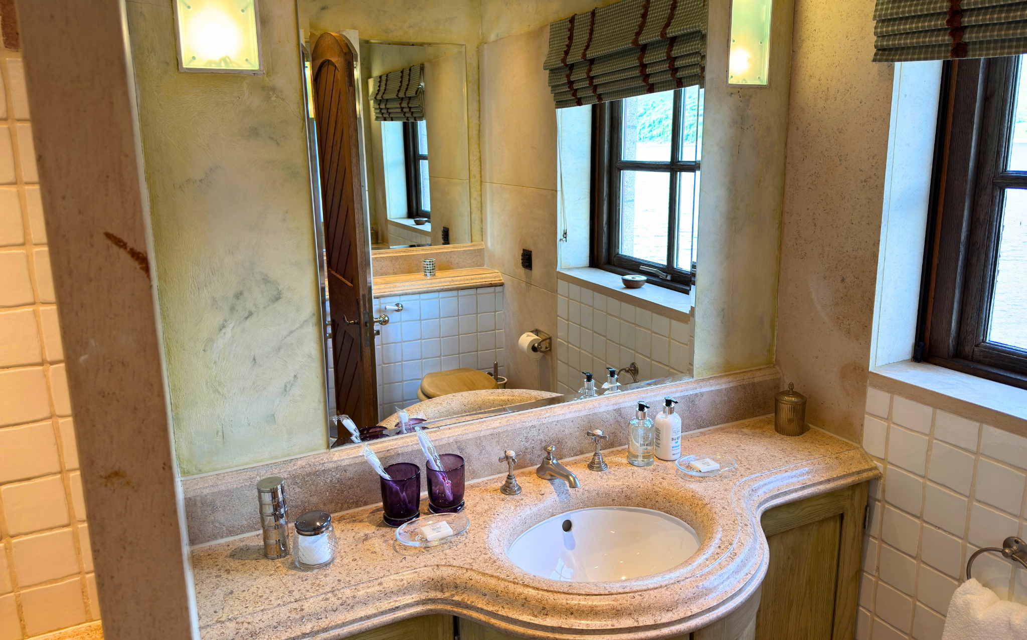 An en-suite bathroom in Gate Lodge (Ben Alder Estate).