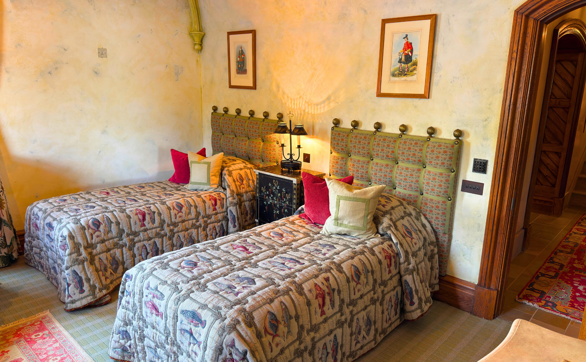 A charming twin room in Gate Lodge (Ben Alder Estate).