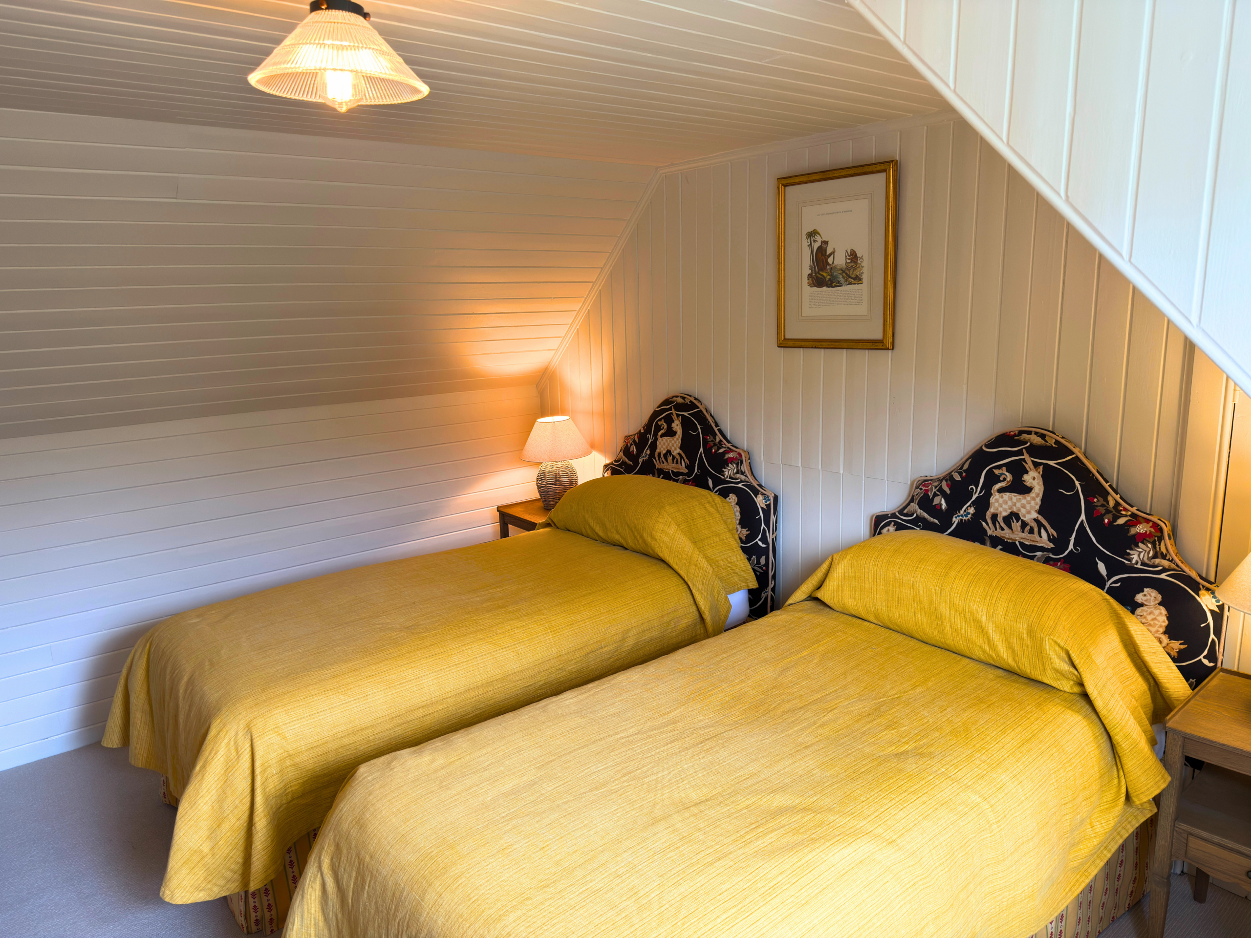 A twin room in Strathmashie Cottage (Ben Alder Estate).