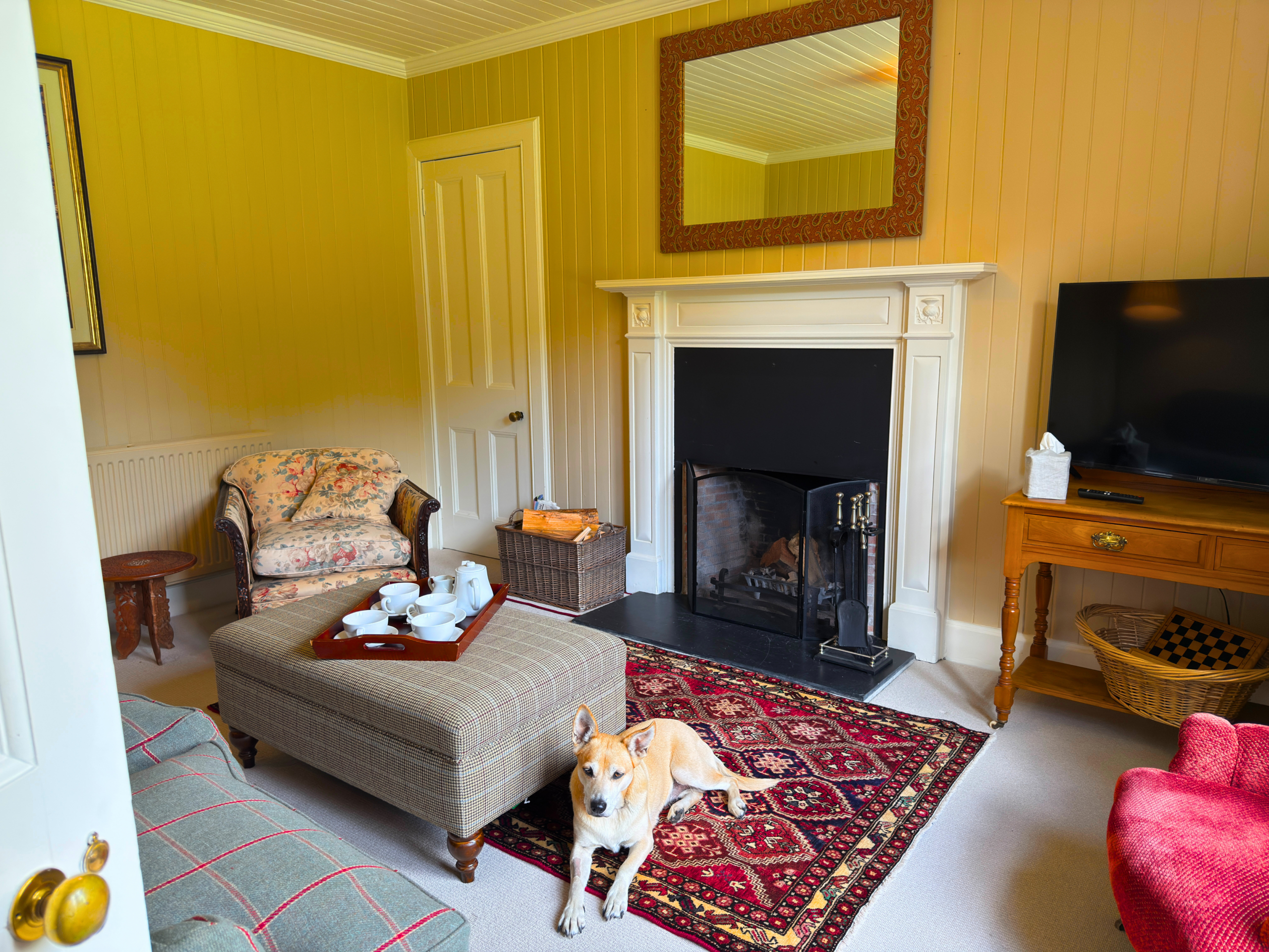 The living room in Strathmashie Cottage (Ben Alder Estate).