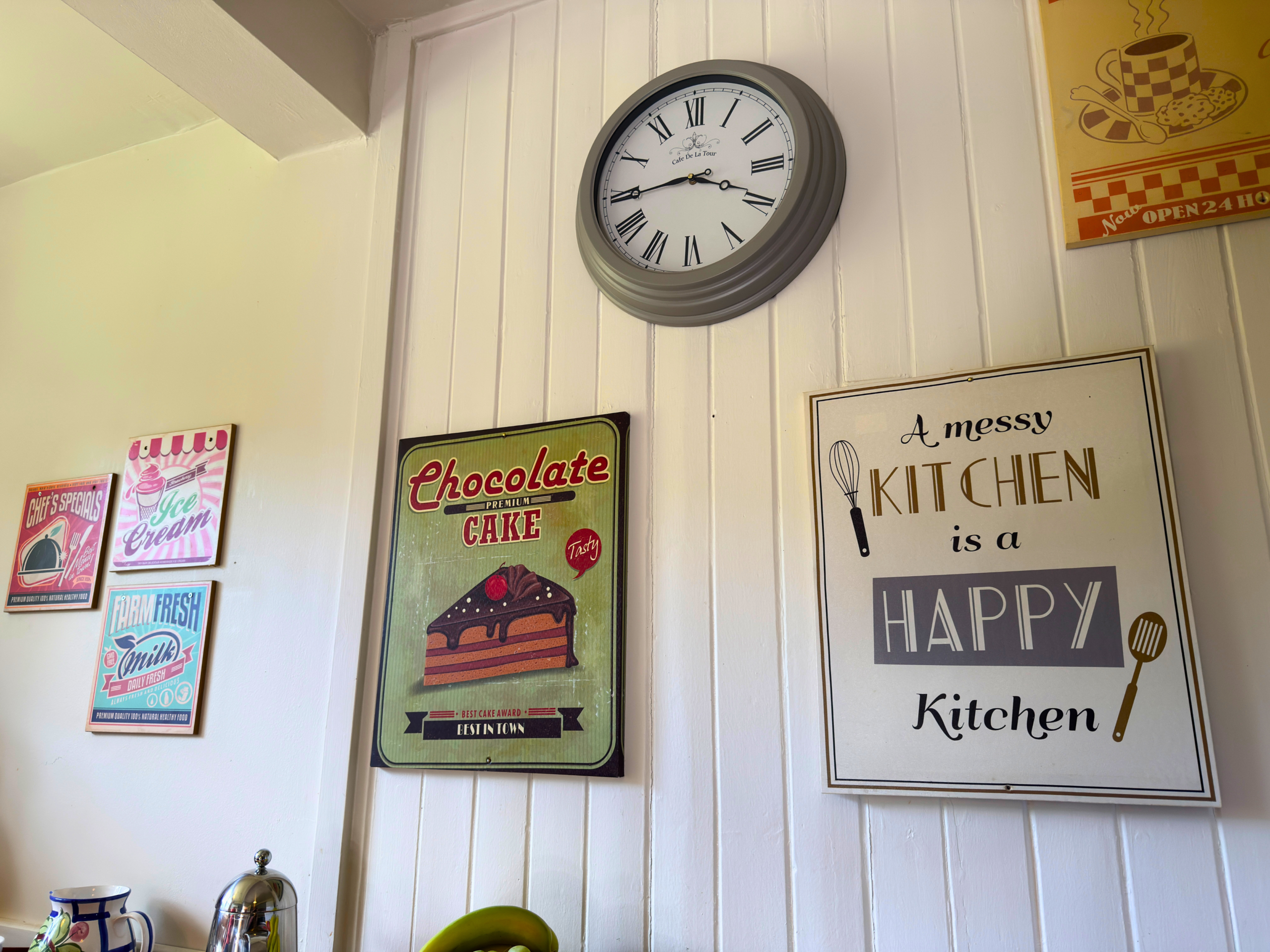 The kitchen at Strathmashie Cottage (Ben Alder Estate).