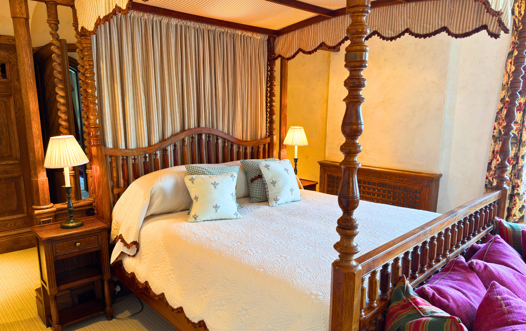 A stunning four poster bedroom in Gate Lodge (Ben Alder Estate).