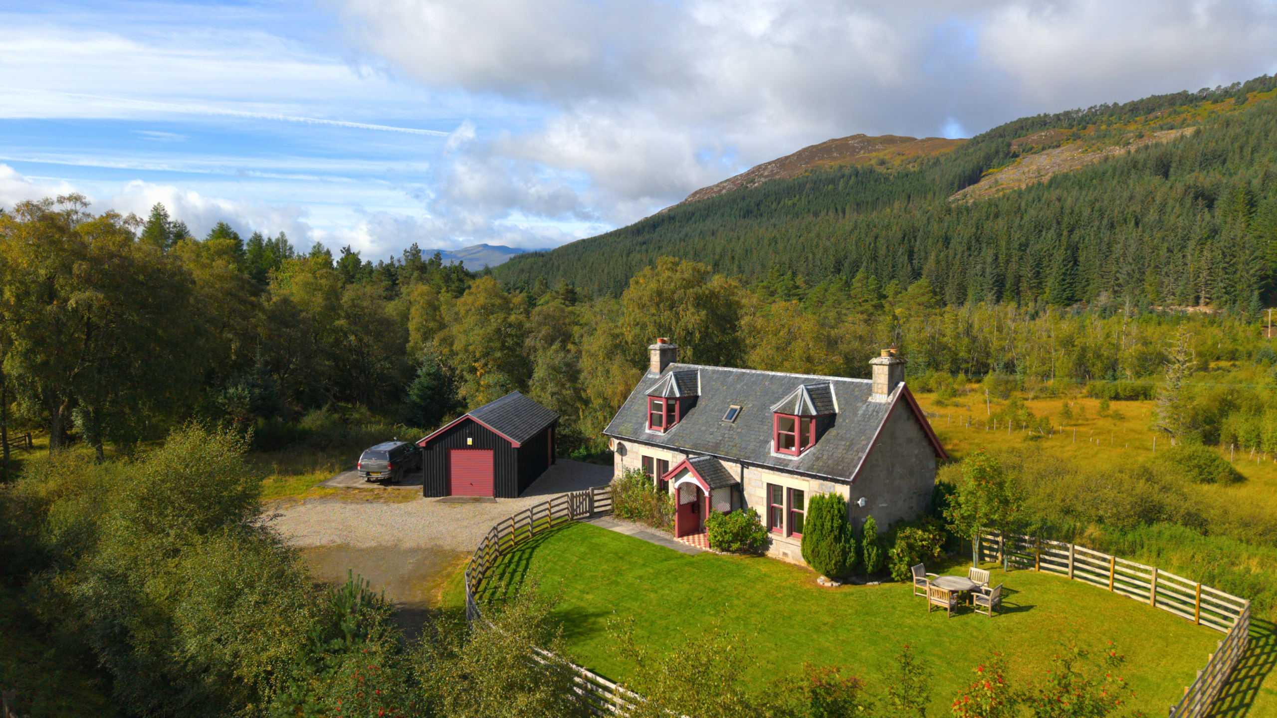 A stunning day at Strathmashie Cottage (Ben Alder Estate).