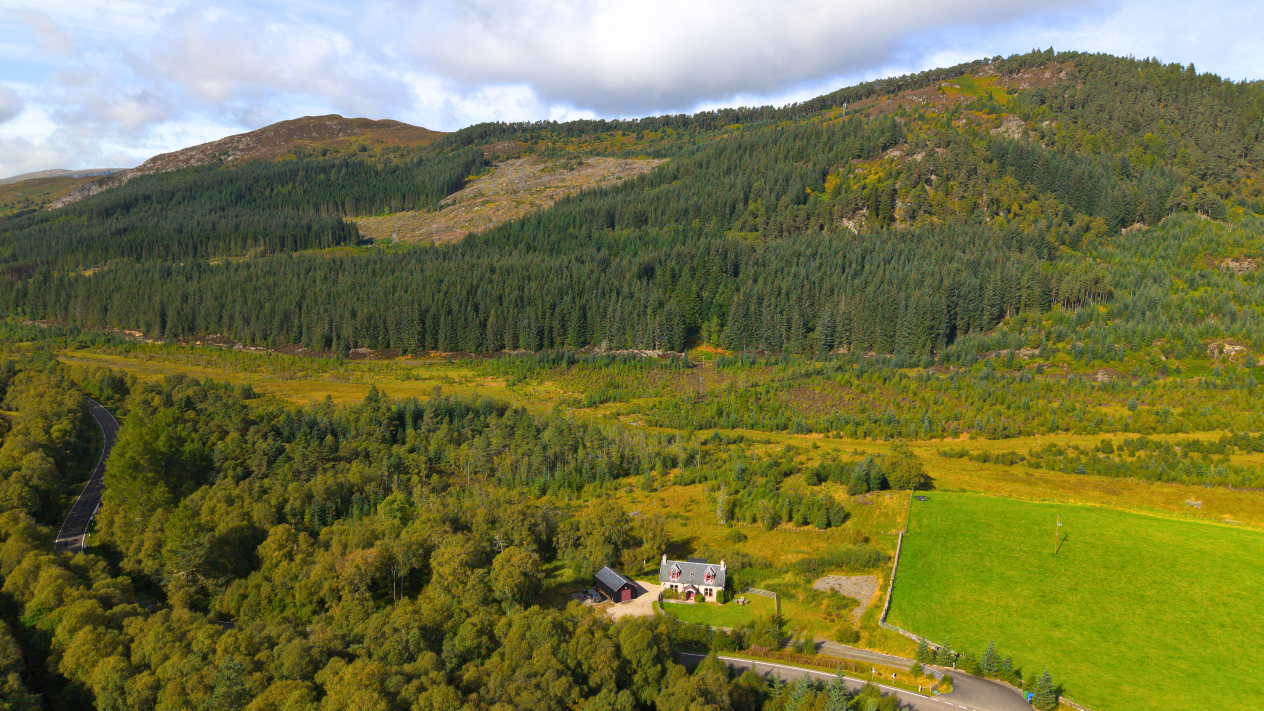 A stunning day at Strathmashie Cottage (Ben Alder Estate).